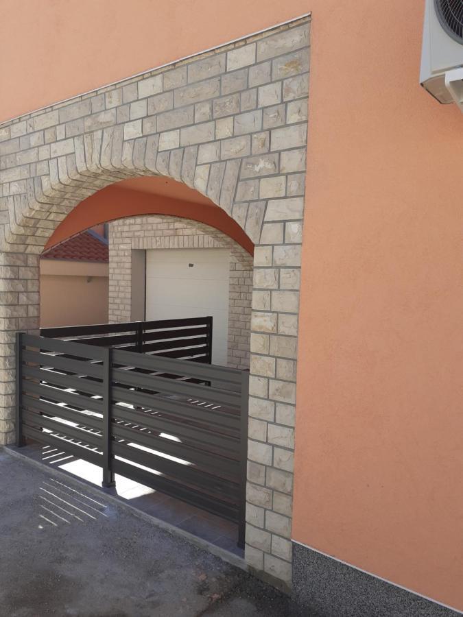 Apartmani Kid Vir Exterior photo